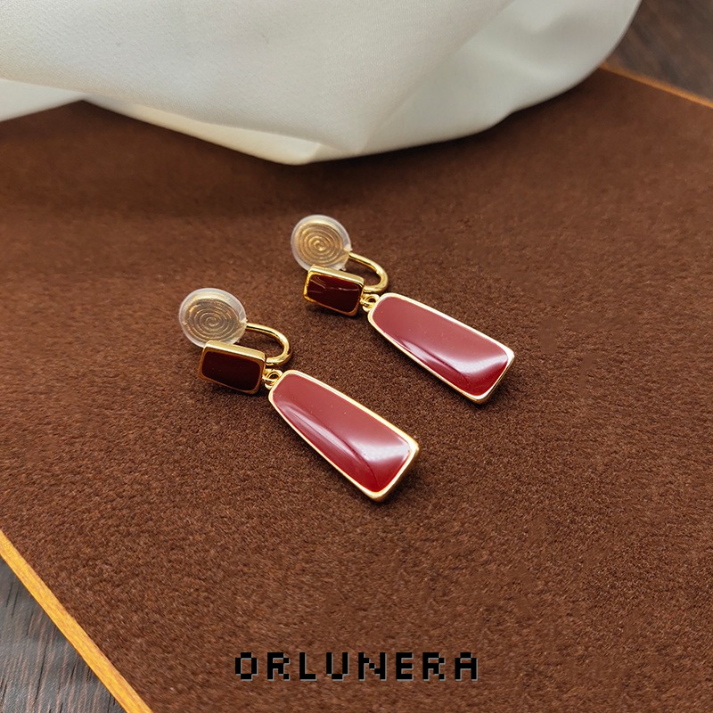 Élan Geometric Clip-On Drop Earrings product image