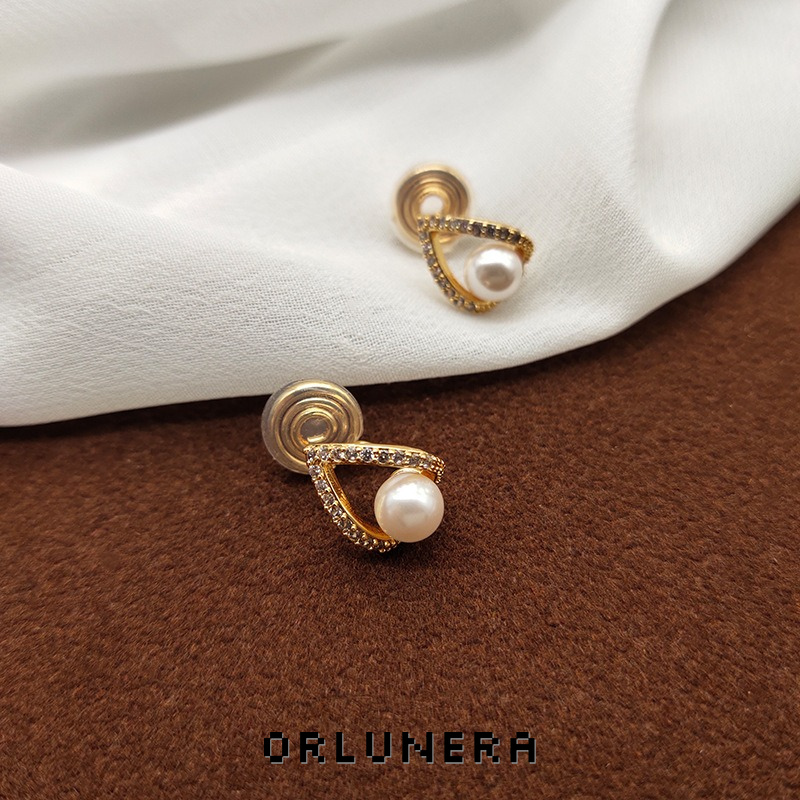 Aurelia Pearl Clip-On Earrings — Edition 44 product image