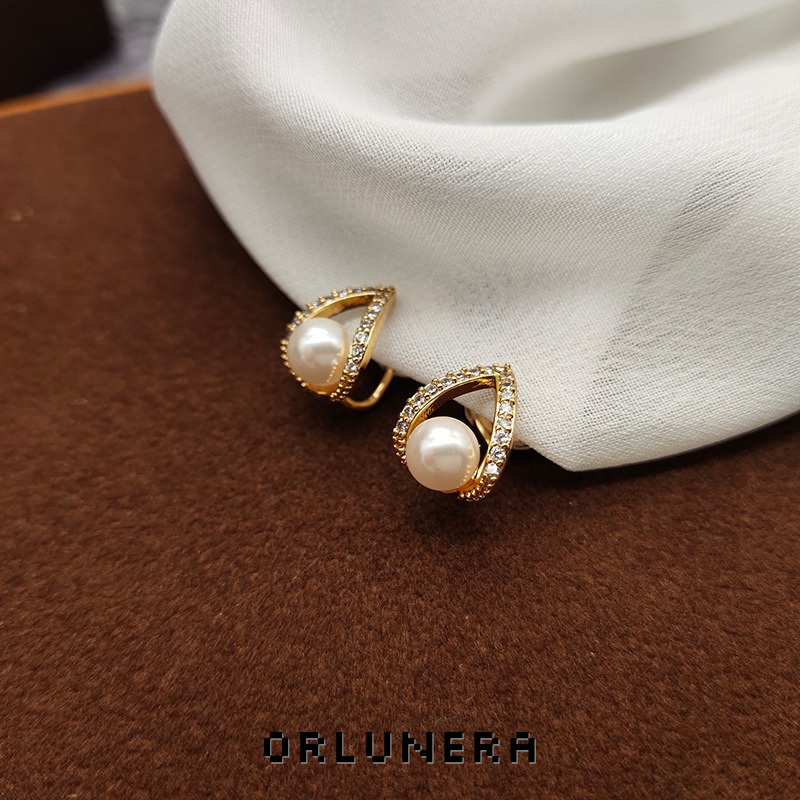 Aurelia Pearl Clip-On Earrings — Edition 44 product image