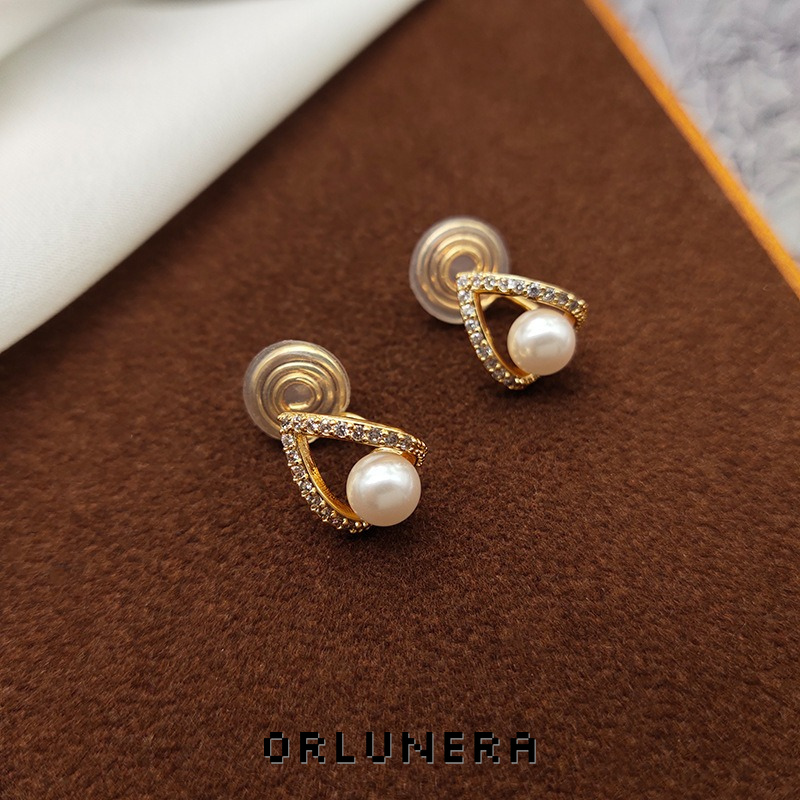 Aurelia Pearl Clip-On Earrings — Edition 44 product image