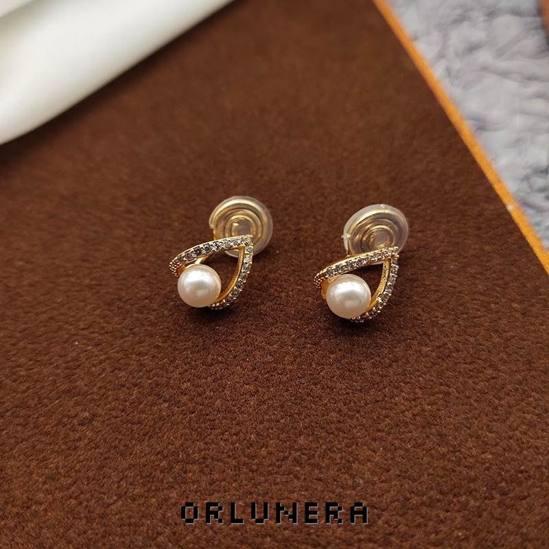Aurelia Pearl Clip-On Earrings — Edition 44 product image