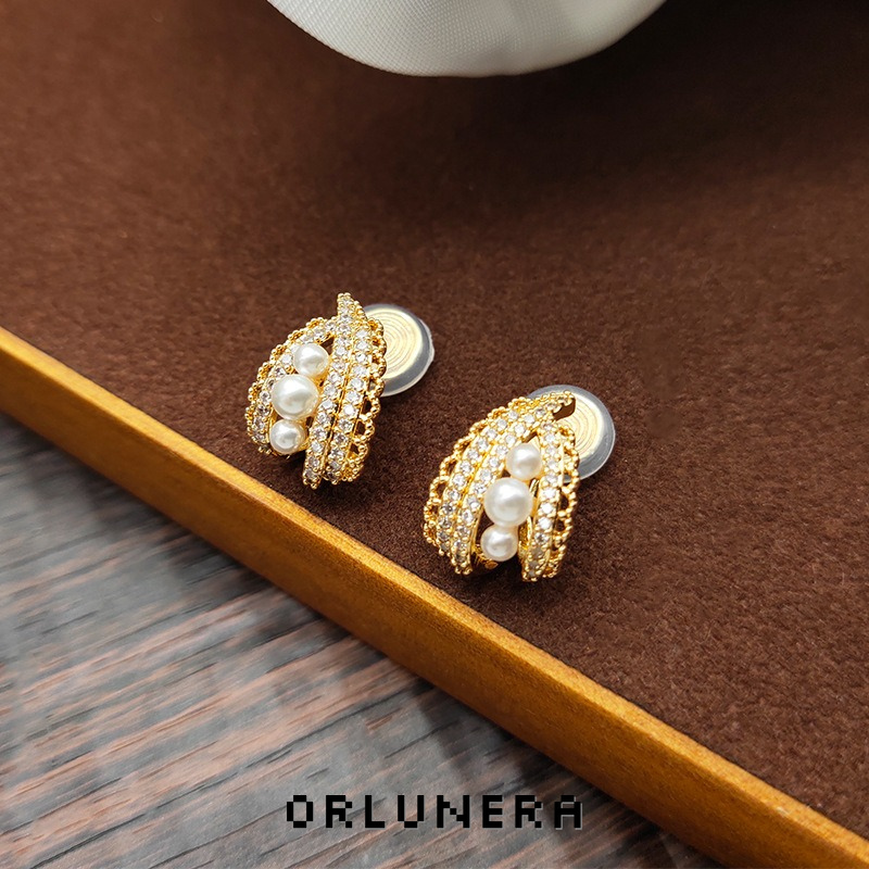Noelle Pearl Clip-On Earrings — Edition 70 product image
