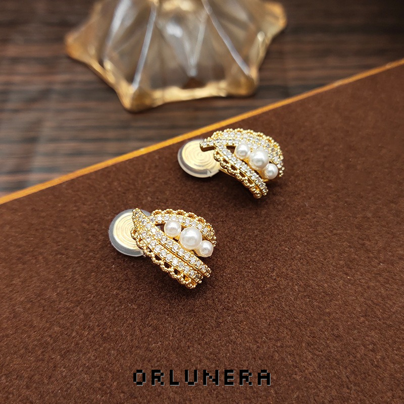 Noelle Pearl Clip-On Earrings — Edition 70 product image