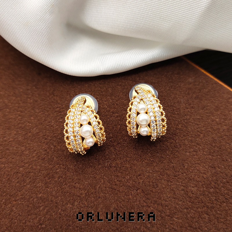 Noelle Pearl Clip-On Earrings — Edition 70 product image