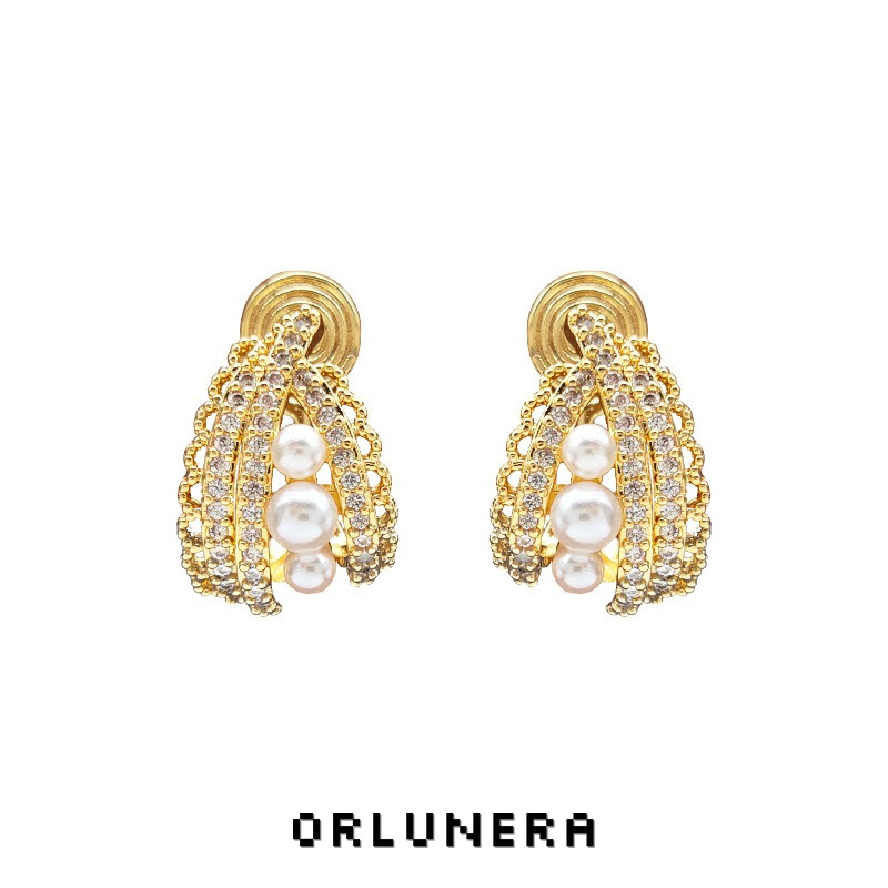 Noelle Pearl Clip-On Earrings — Edition 70 product image