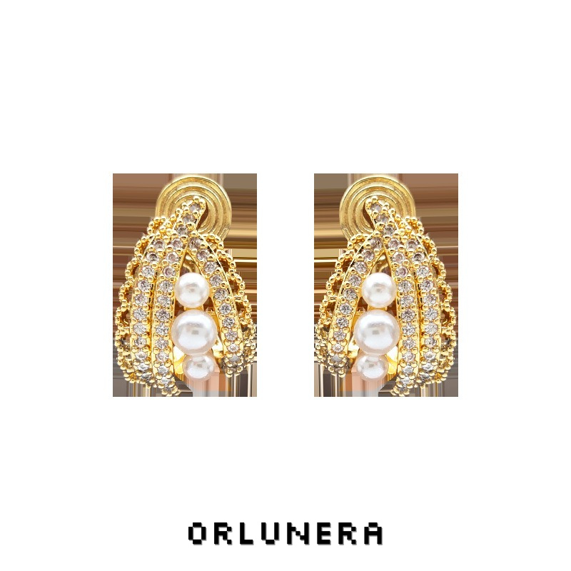 Noelle Pearl Clip-On Earrings — Edition 70 product image