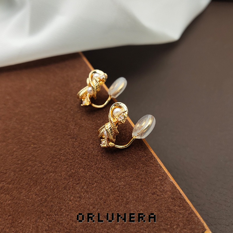 Seren Floral Pearl Clip-On Earrings — Edition 21 product image