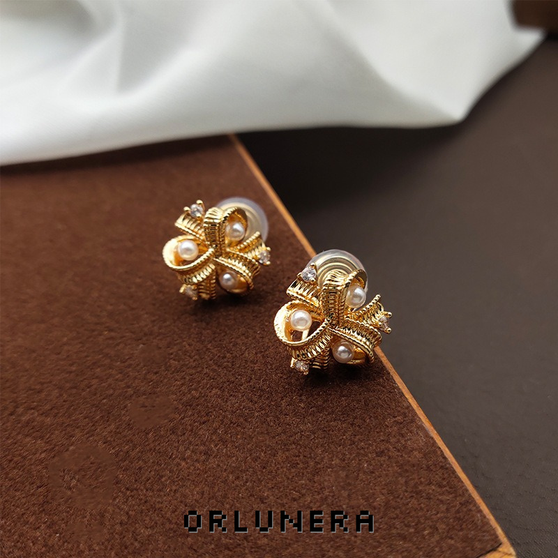 Seren Floral Pearl Clip-On Earrings — Edition 21 product image