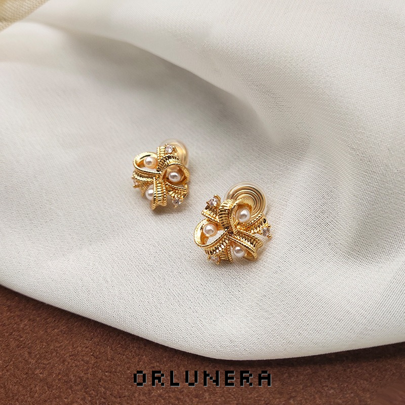 Seren Floral Pearl Clip-On Earrings — Edition 21 product image