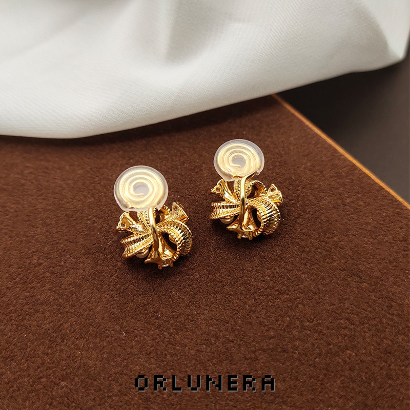 Seren Floral Pearl Clip-On Earrings — Edition 21 product image
