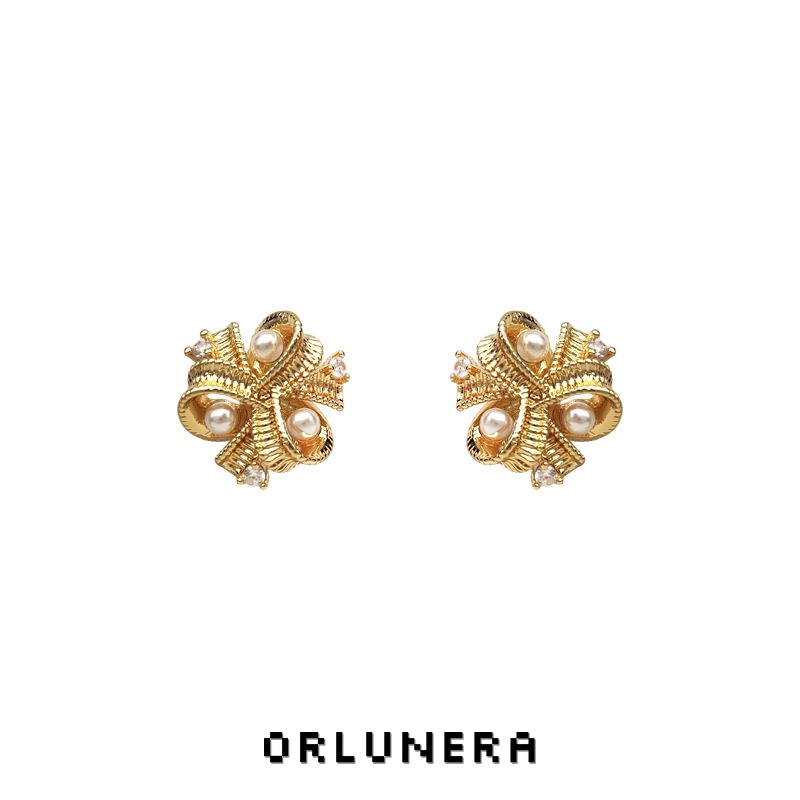 Seren Floral Pearl Clip-On Earrings — Edition 21 product image
