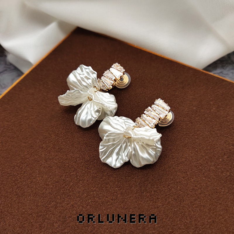 Seren Leaf Clip-On Earrings — Edition 05 product image