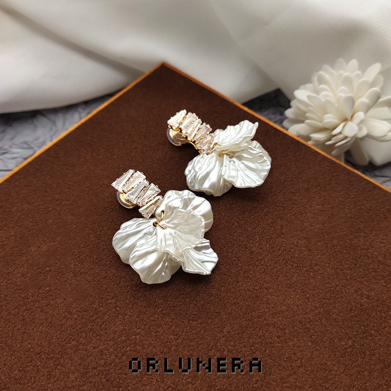 Seren Leaf Clip-On Earrings — Edition 05 product image