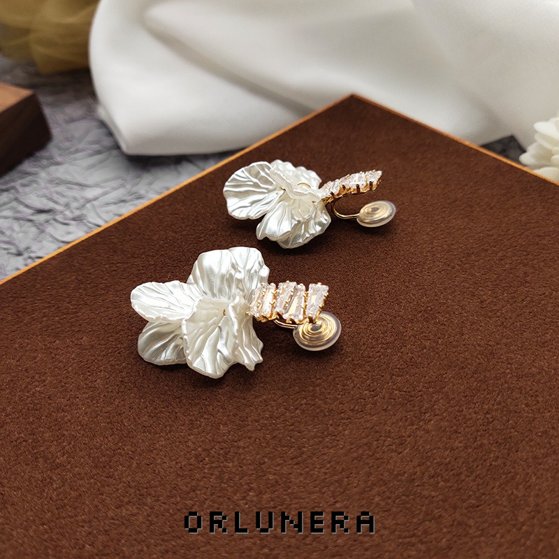 Seren Leaf Clip-On Earrings — Edition 05 product image