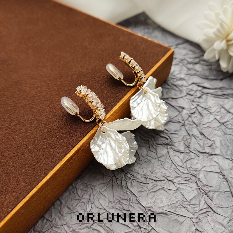 Seren Leaf Clip-On Earrings — Edition 05 product image