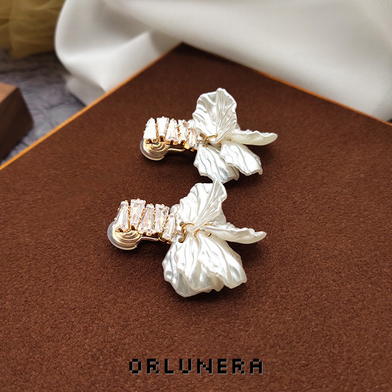Seren Leaf Clip-On Earrings — Edition 05 product image