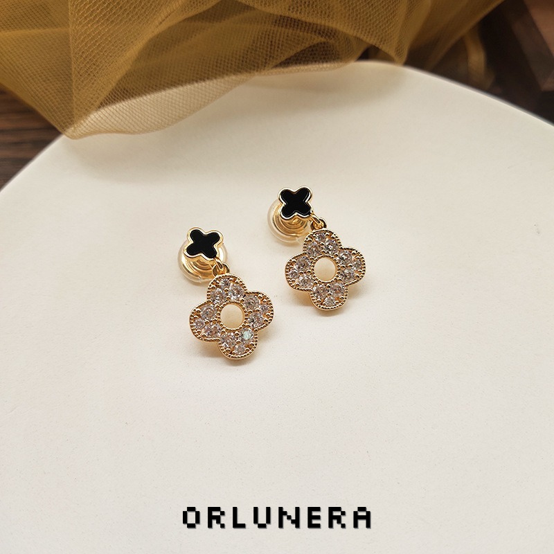 Celeste Sculptural Clip-On Earrings product image