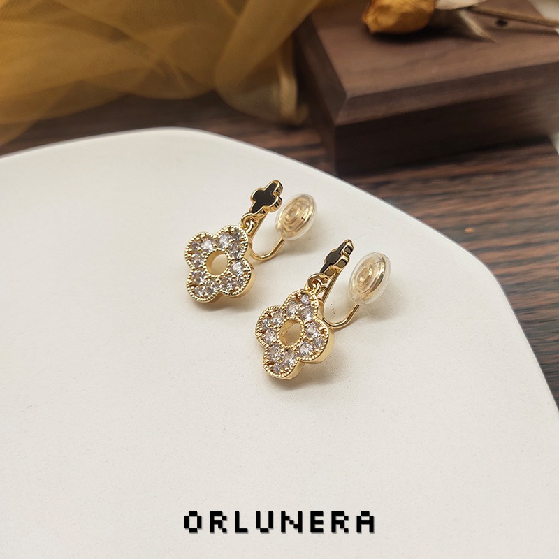 Celeste Sculptural Clip-On Earrings product image