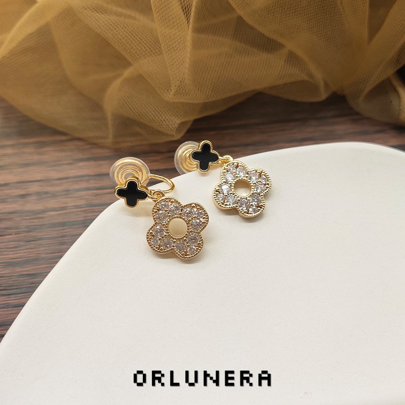 Celeste Sculptural Clip-On Earrings product image