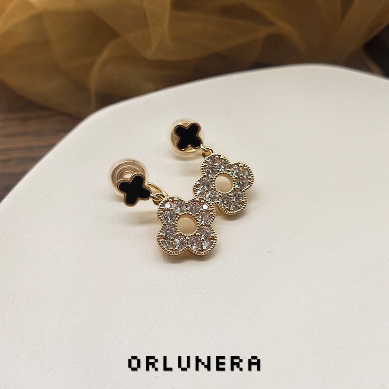 Celeste Sculptural Clip-On Earrings product image