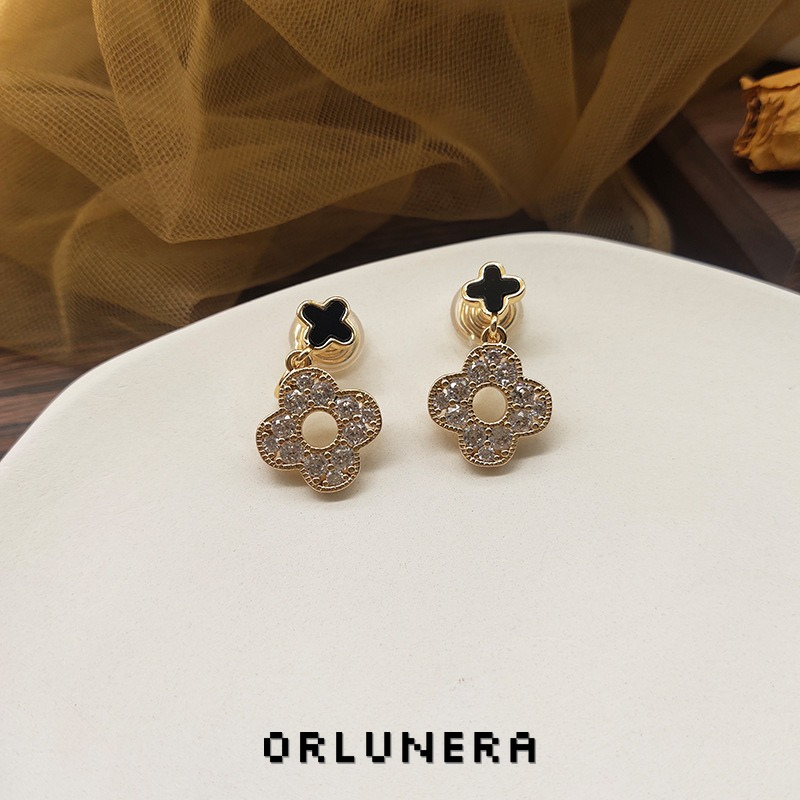Celeste Sculptural Clip-On Earrings product image