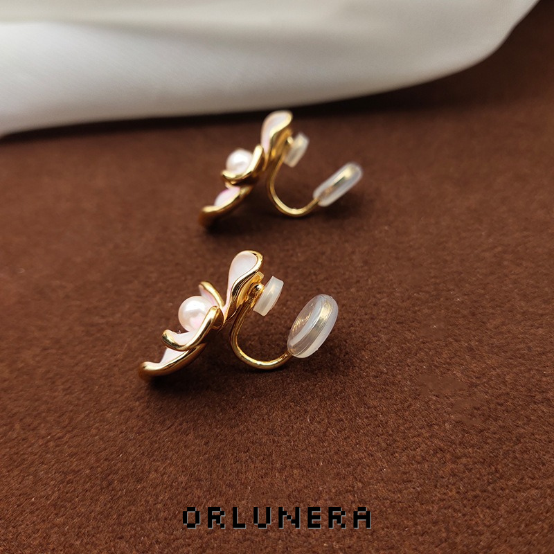 Seren Floral Pearl Clip-On Earrings — Edition 69 product image