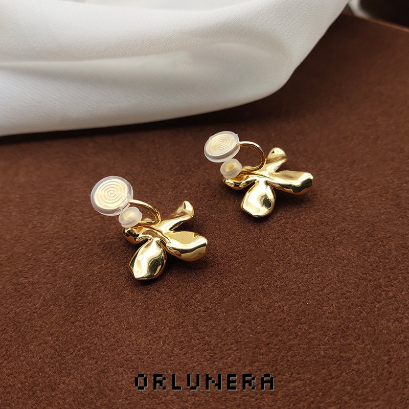 Seren Floral Pearl Clip-On Earrings — Edition 69 product image