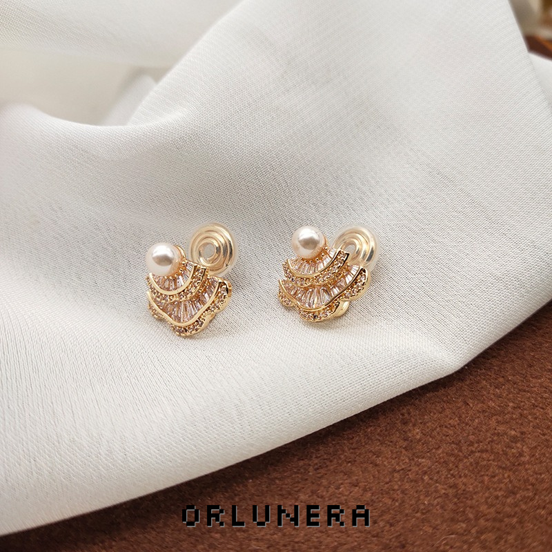 Noelle Fan Pearl Clip-On Earrings product image