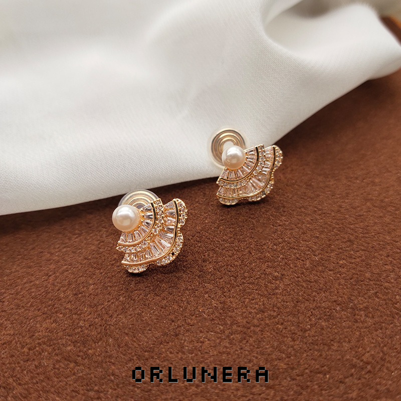 Noelle Fan Pearl Clip-On Earrings product image