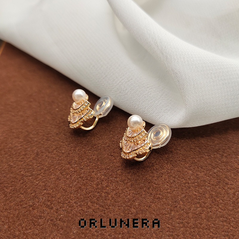 Noelle Fan Pearl Clip-On Earrings product image