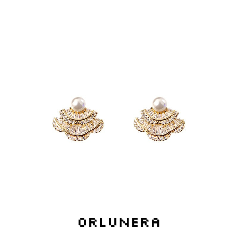 Noelle Fan Pearl Clip-On Earrings product image