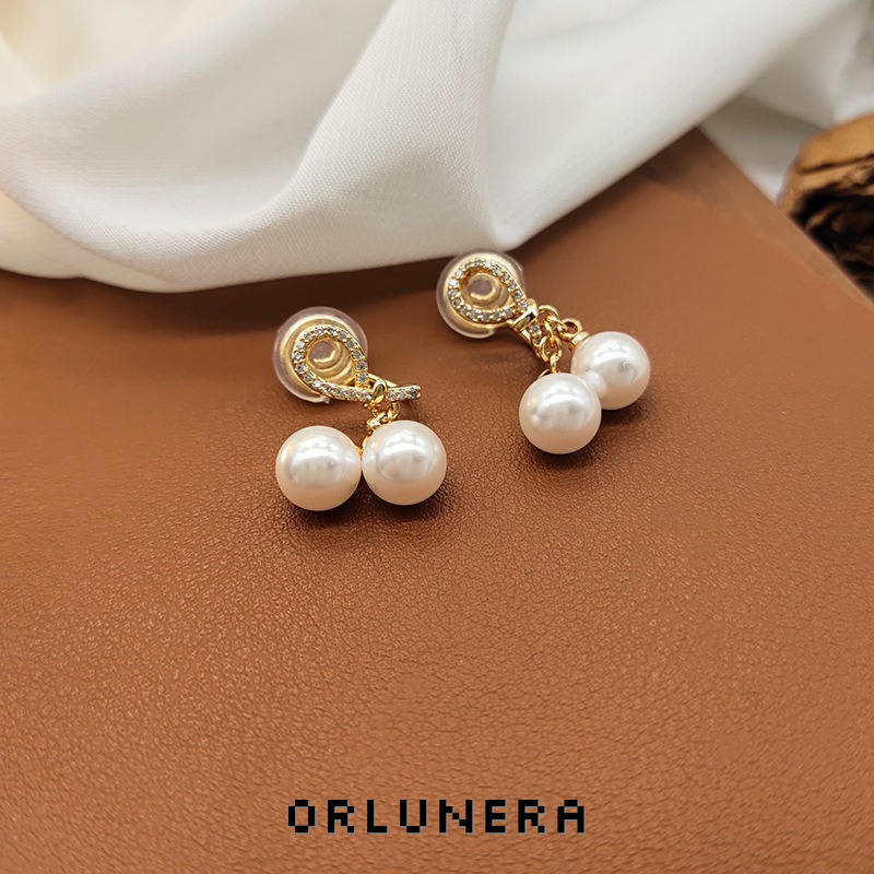 Vesper Pearl Clip-On Earrings product image
