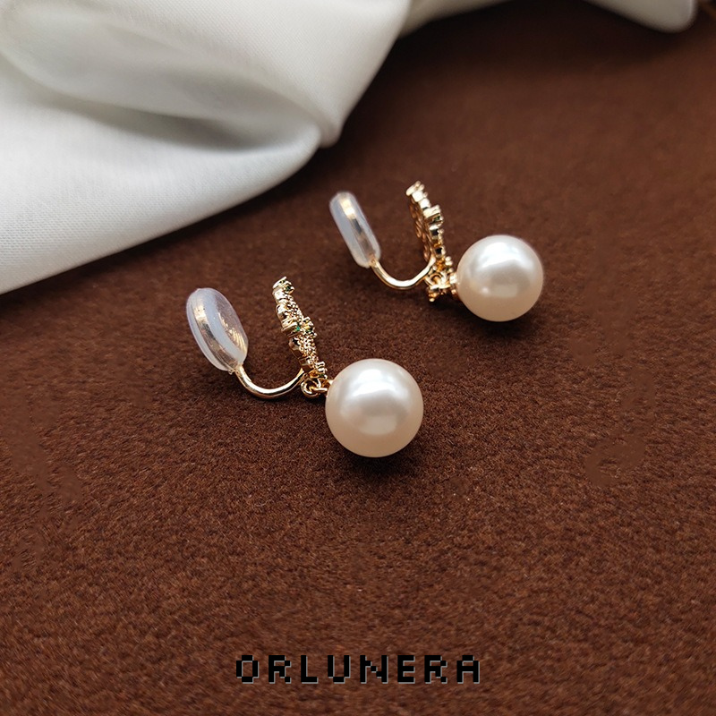 Amara Pearl Clip-On Earrings product image