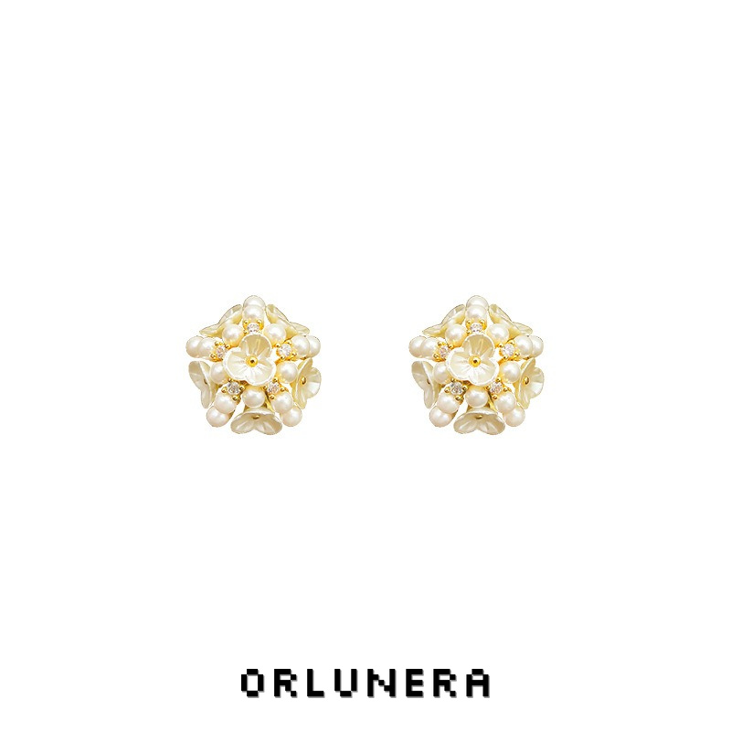 Élan Shell Pearl Clip-On Earrings product image