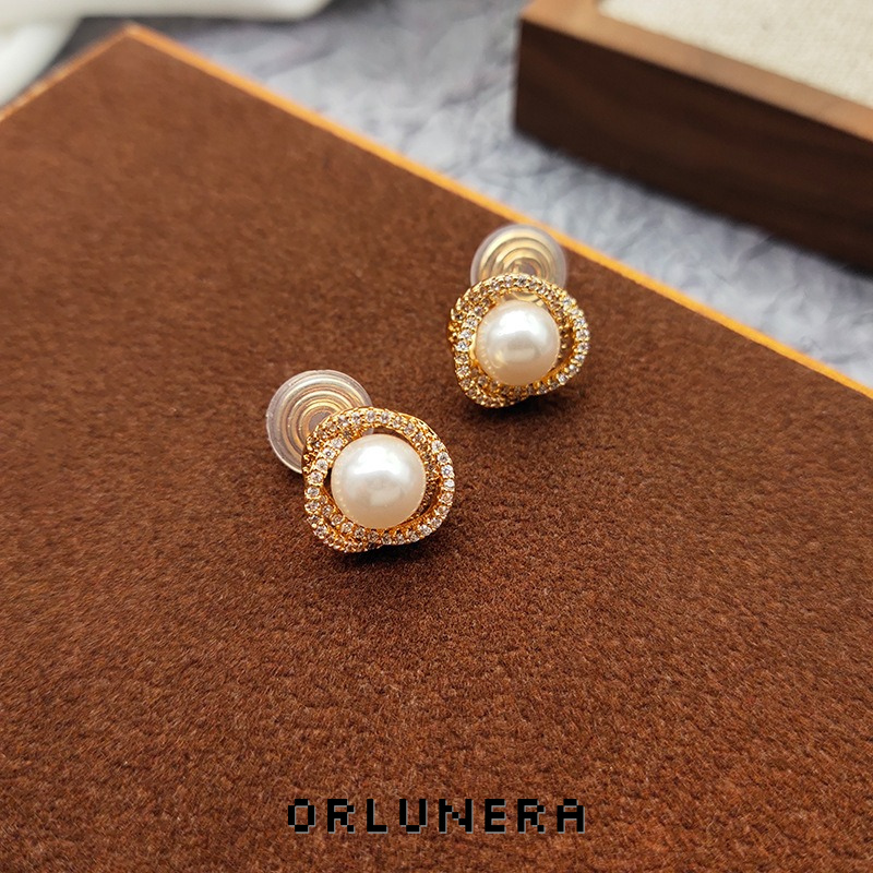 Seren Pearl Clip-On Earrings product image