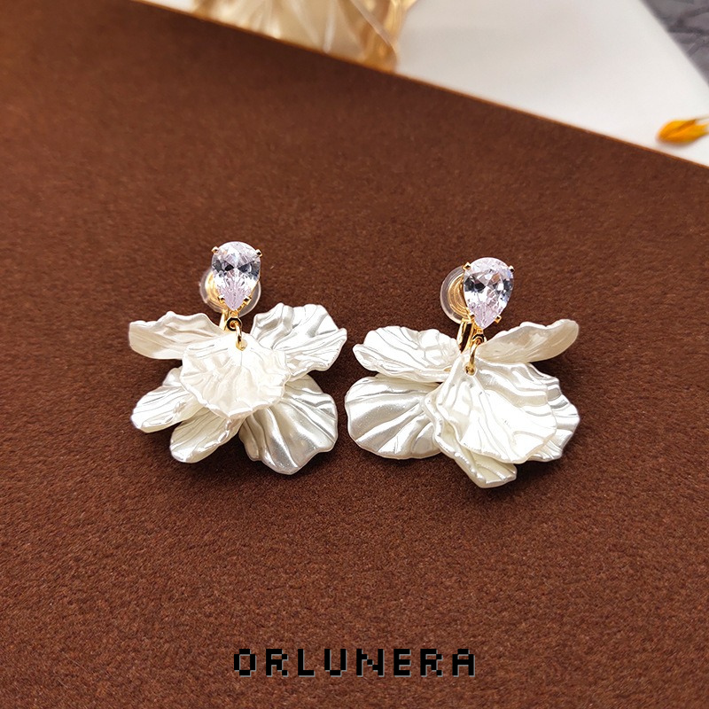 Amara Floral Leaf Clip-On Earrings product image