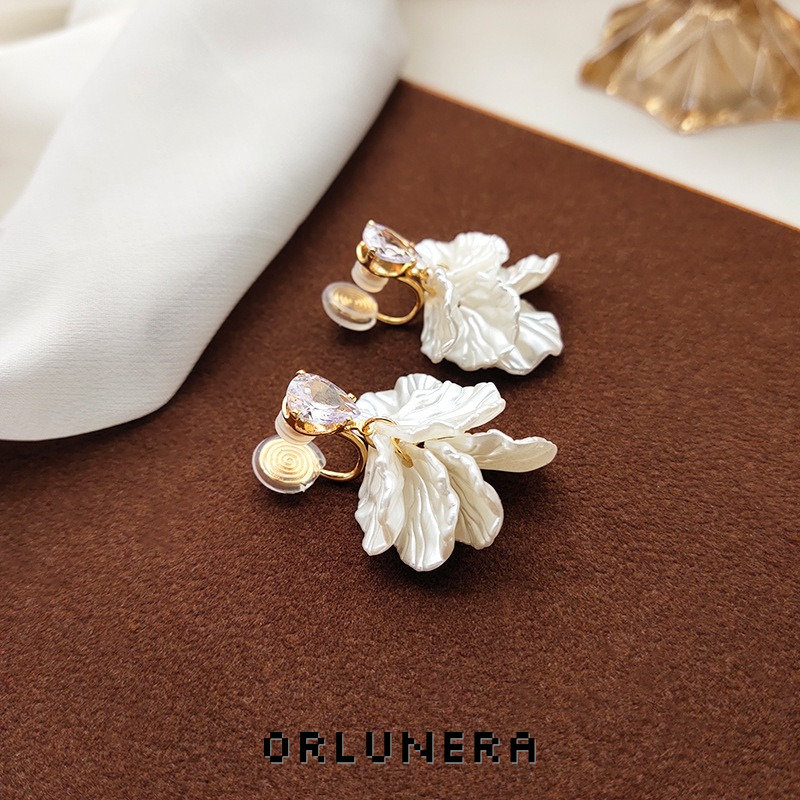 Amara Floral Leaf Clip-On Earrings product image