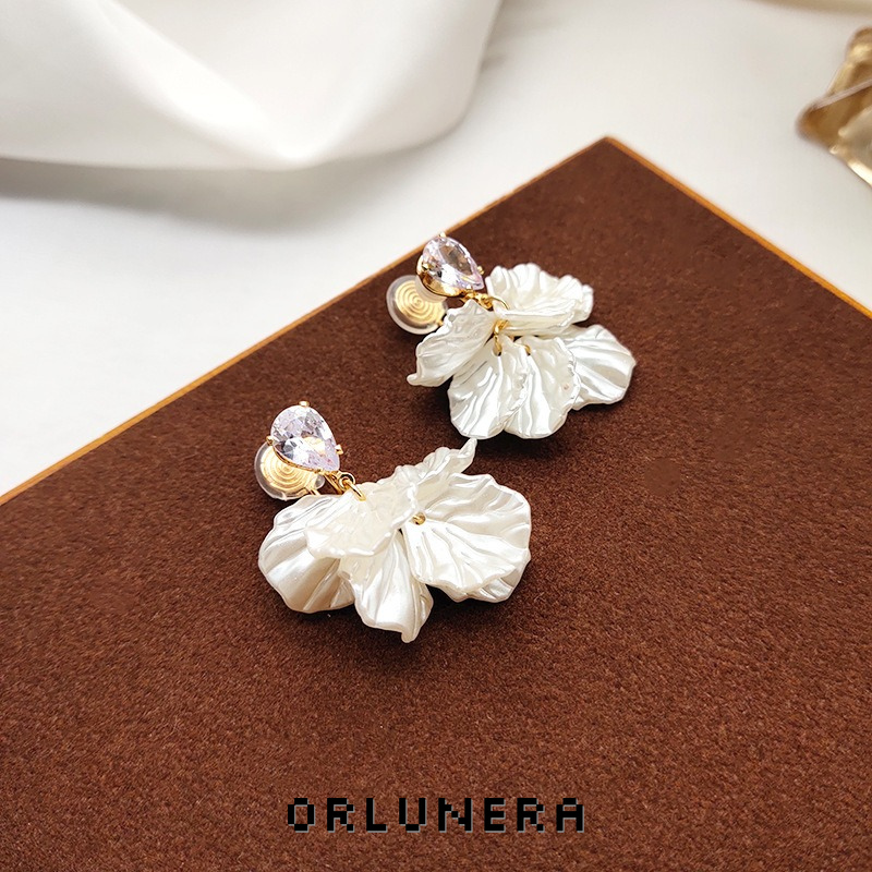 Amara Floral Leaf Clip-On Earrings product image