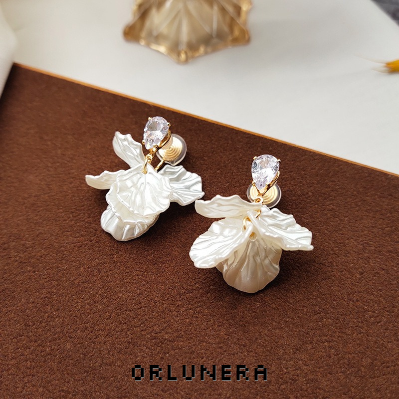 Amara Floral Leaf Clip-On Earrings product image