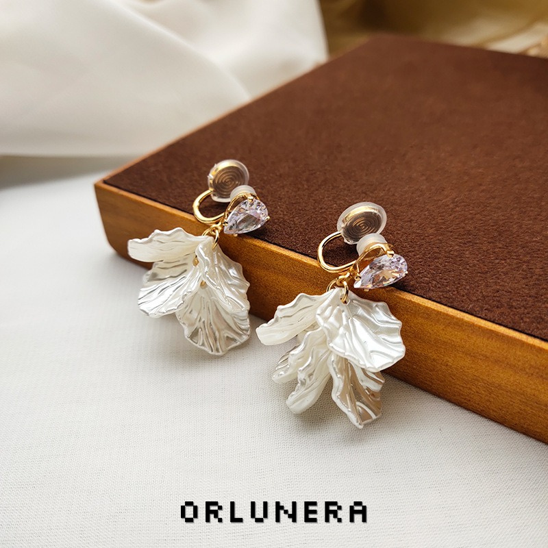 Amara Floral Leaf Clip-On Earrings product image