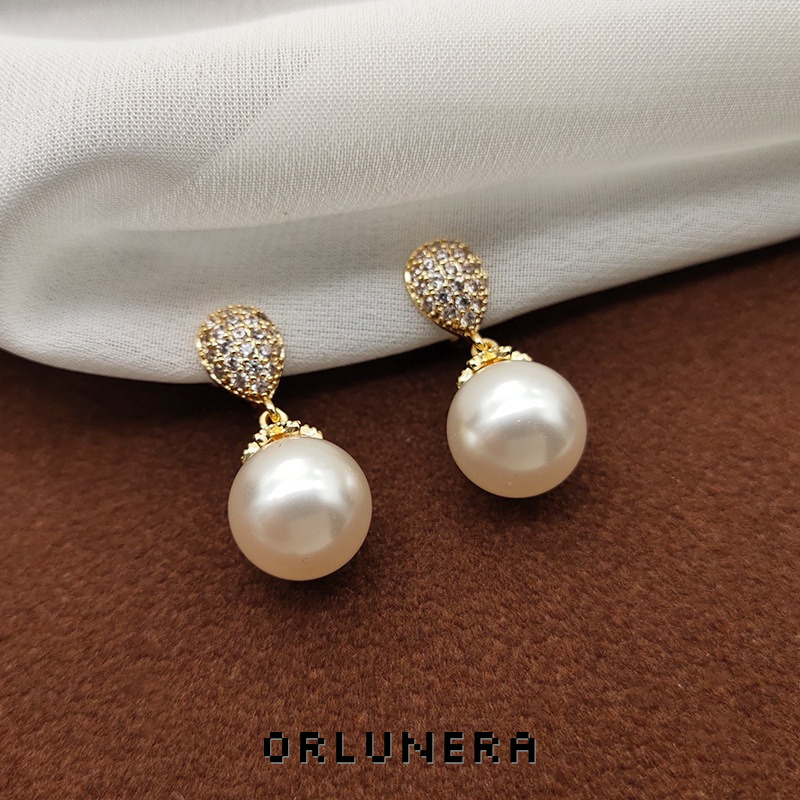 Élan Teardrop Pearl Crystal Clip-On Earrings product image