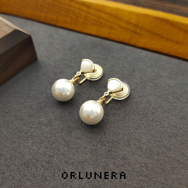 Noelle Pearl Clip-On Earrings — Edition 62 product image