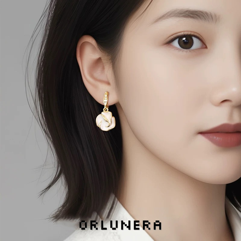 Élan Camellia Clip-On Earrings product image