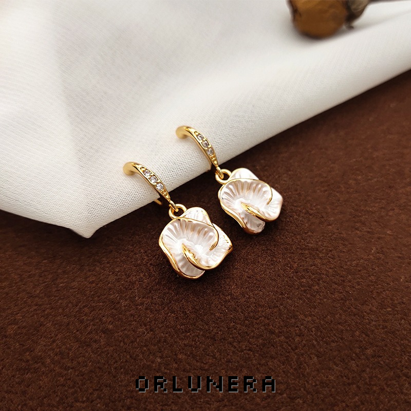Élan Camellia Clip-On Earrings product image