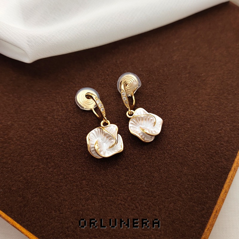 Élan Camellia Clip-On Earrings product image