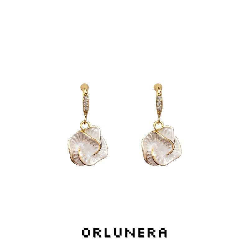 Élan Camellia Clip-On Earrings product image