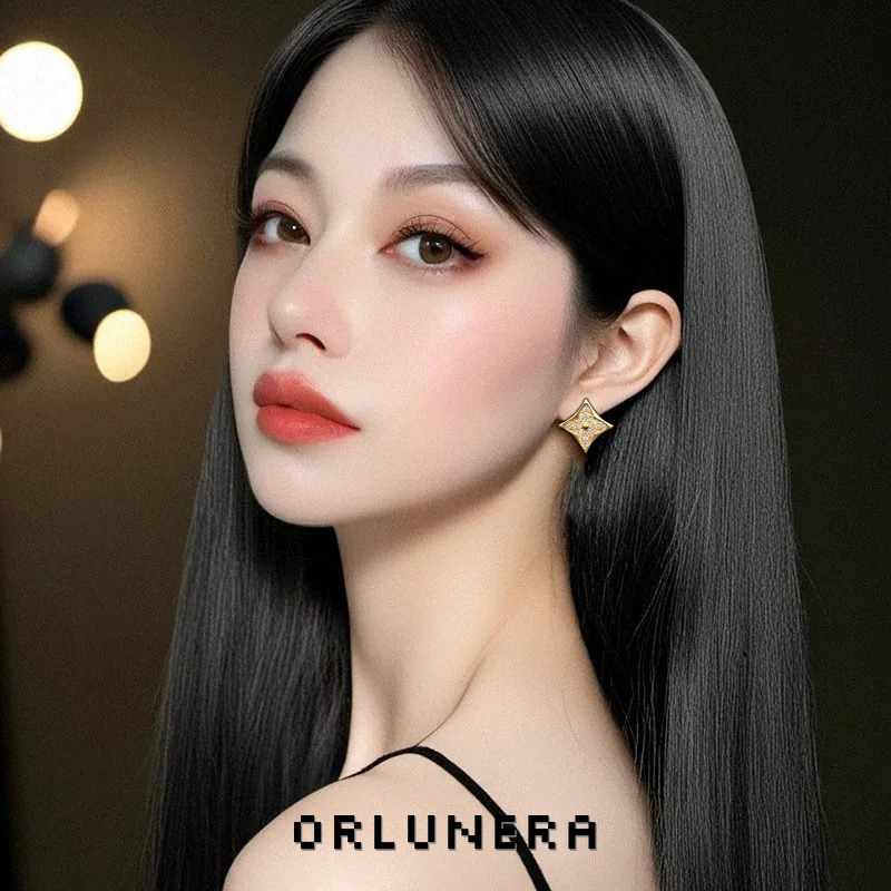Lumière Clover Crystal Clip-On Earrings product image