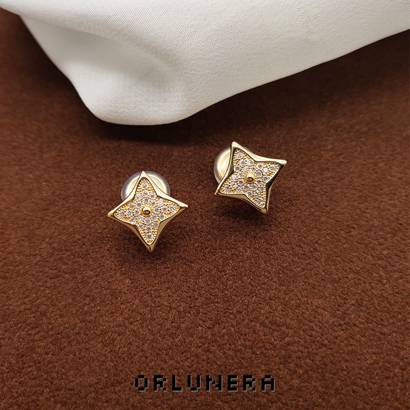 Lumière Clover Crystal Clip-On Earrings product image