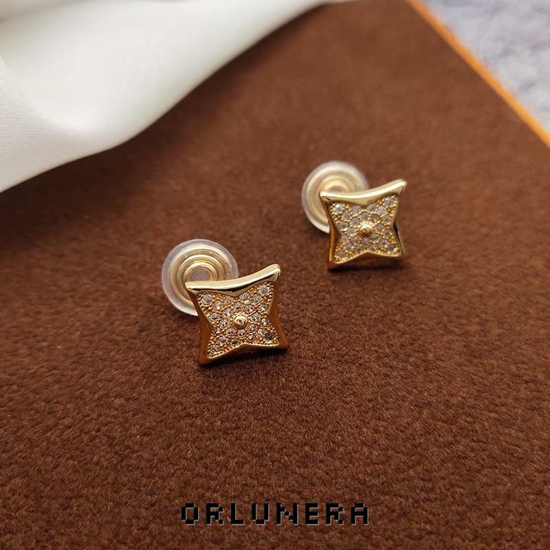 Lumière Clover Crystal Clip-On Earrings product image