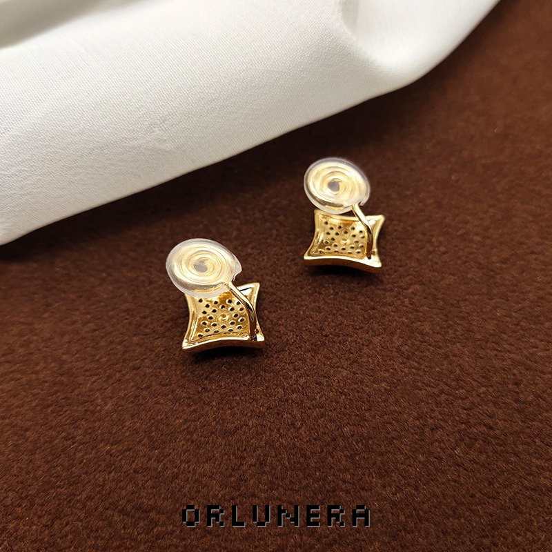 Lumière Clover Crystal Clip-On Earrings product image